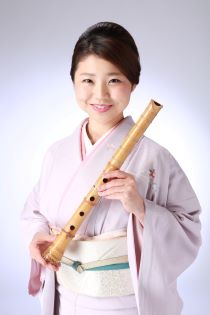 尺八　田辺恵山　写真　着物薄紫.jpg
