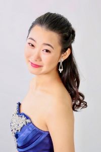 岡庭 歩美.jpg