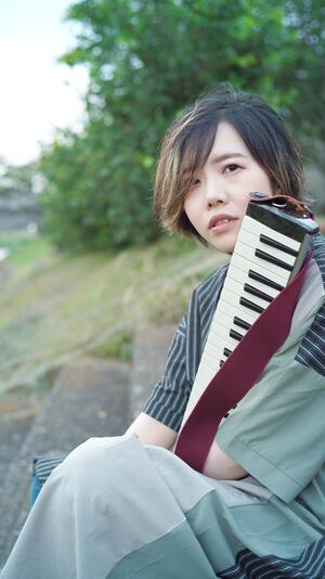 伊藤詩織_アー写.jpg